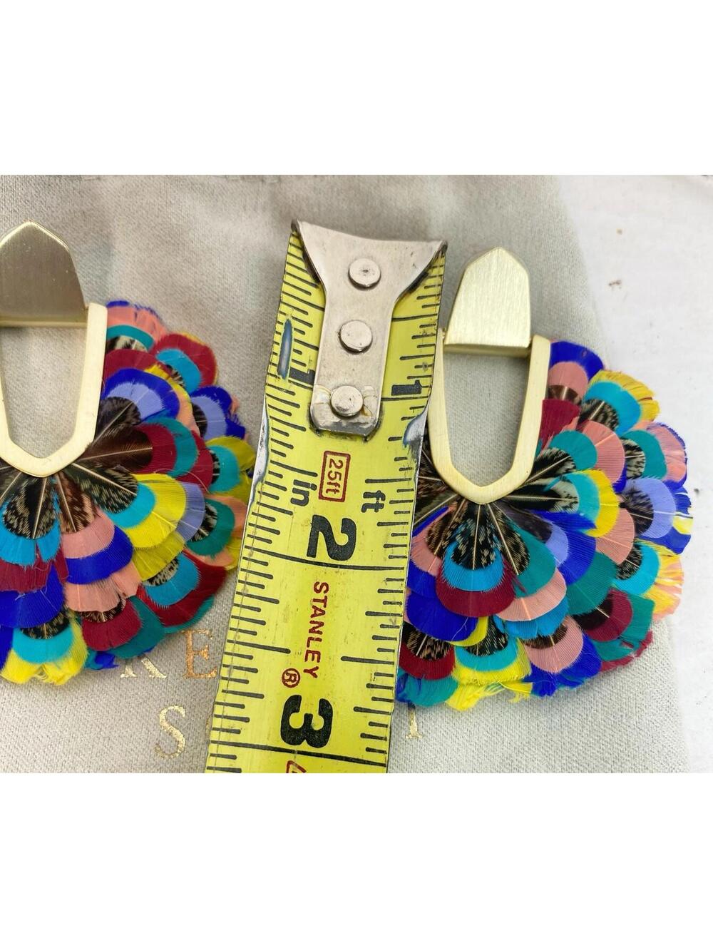 EUC KENDRA SCOTT DIANE FEATHER STATEMENT EARRINGS Muti Colored Feather - Picture 11 of 13